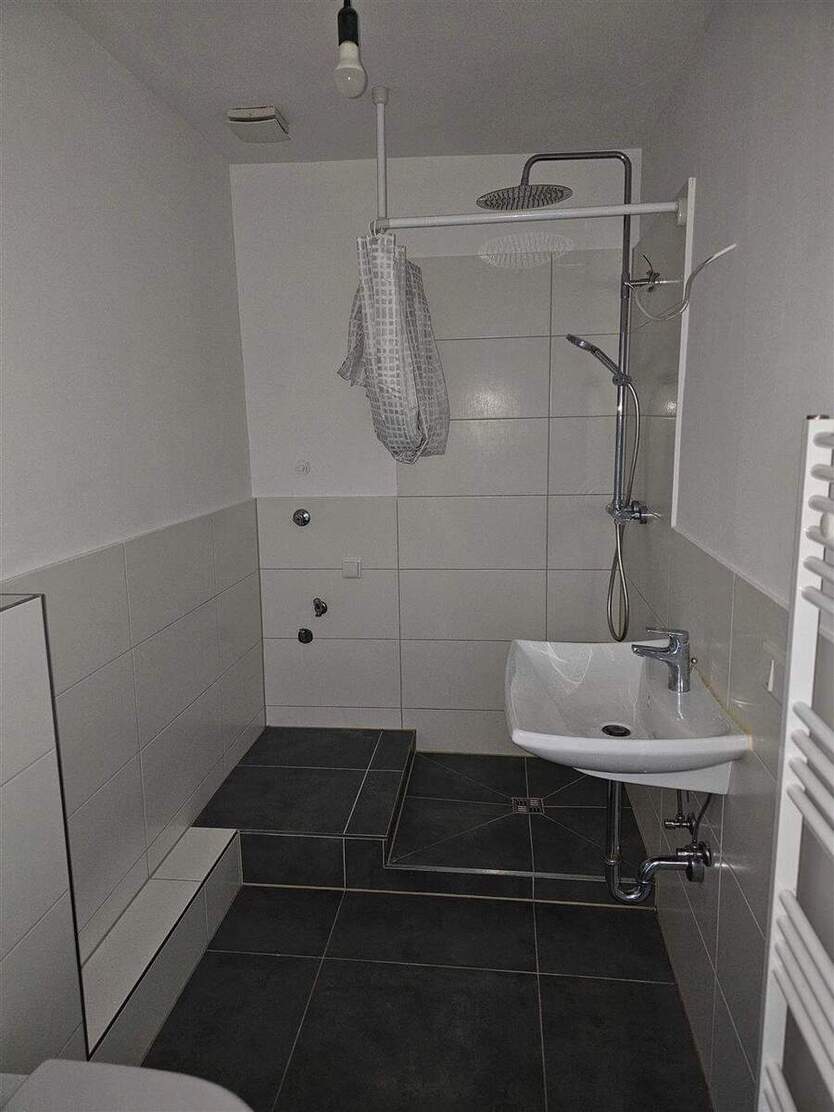 Geheimtipp im Viertel 2 ruhige, helle, geräumige Zimmer über den Dächern der Mathildenstrasse. Erstbezug nach Sanierung. Ideal für Single oder Pa 2 zimmer