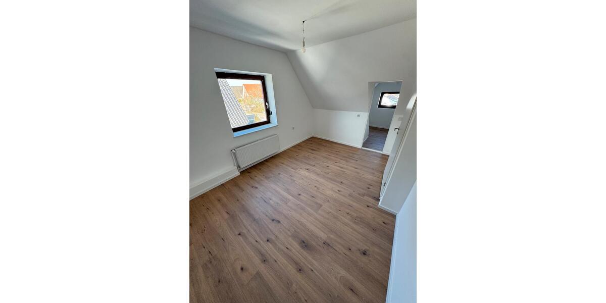 Dachgeschoßwohnung Achim - 5 Zimmer, 104 m&sup2;, 1.150&euro; | Angebot:25994074