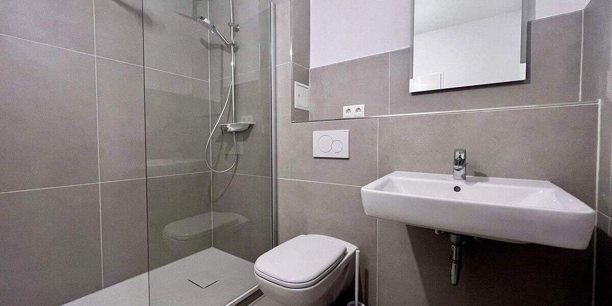 Wunderschöne 3-Zimmer-Wohnung mit Loggia und Tiefgaragenstellplatz 3 zimmer