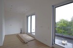 Penthouse - Wohnung Neubau 2 Zimmer zum 1.7. 2026 mit Rollläden + Stellplatz ohne Küche - Einfamilienhaus Weyhe Leeste | Angebot:26764876