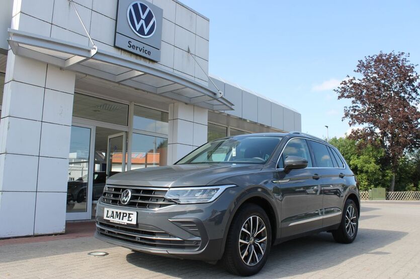 VW Tiguan 56.101 km 27.880 € Berne 27804