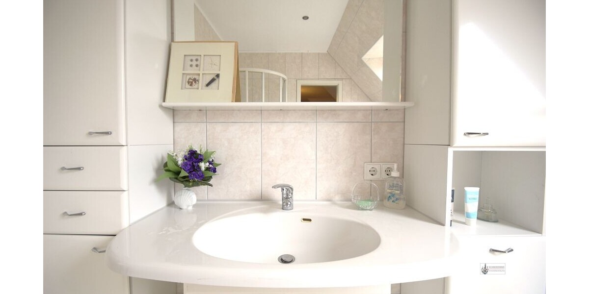 Großes modernisiertes EFH + EBK + Wintergarten + 3 Bäder mit 2 Stellplätzen vor dem Haus - Doppelhaushälfte Syke / Siedlung Gessel Gessel | Angebot:24213112