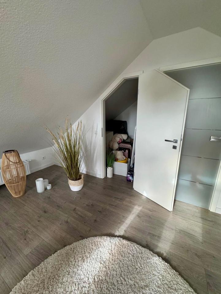 Stilvolle, helle 3,5-Zimmer-Studiowohnung mit EBK & großem Balkon zimmer