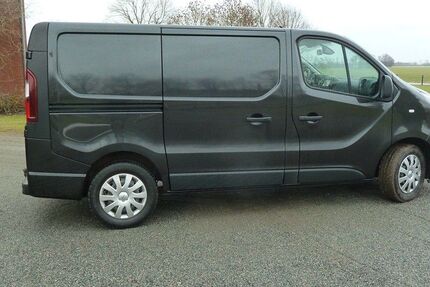 Opel Vivaro 155.000 km 10.989 &euro; Blender 27337