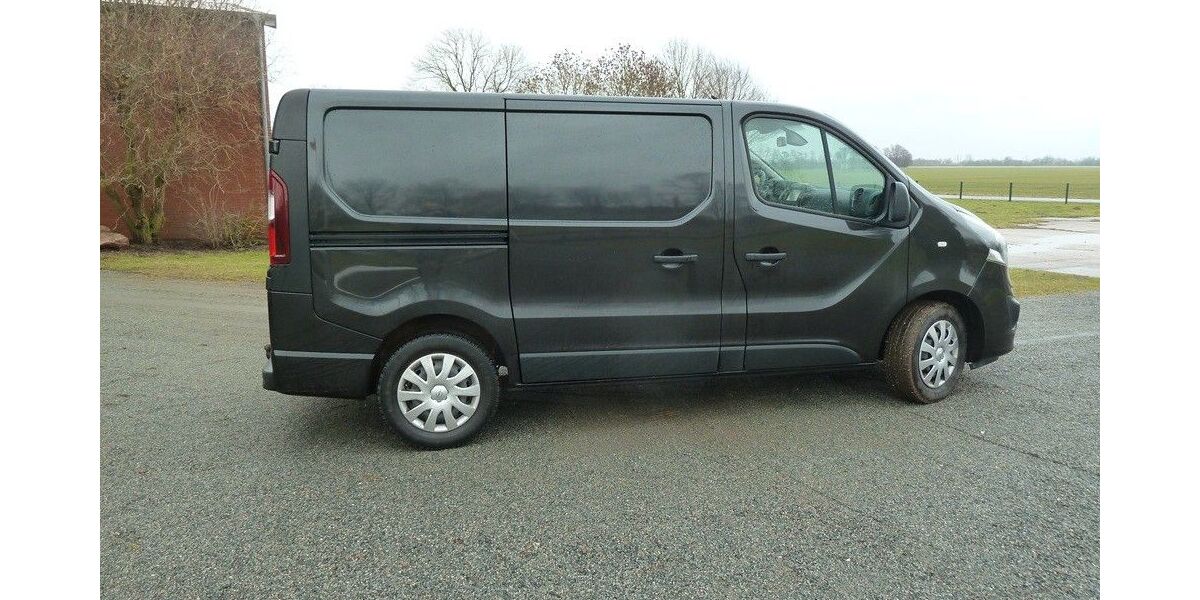 Opel Vivaro 155.000 km 10.989 &euro; Blender 27337
