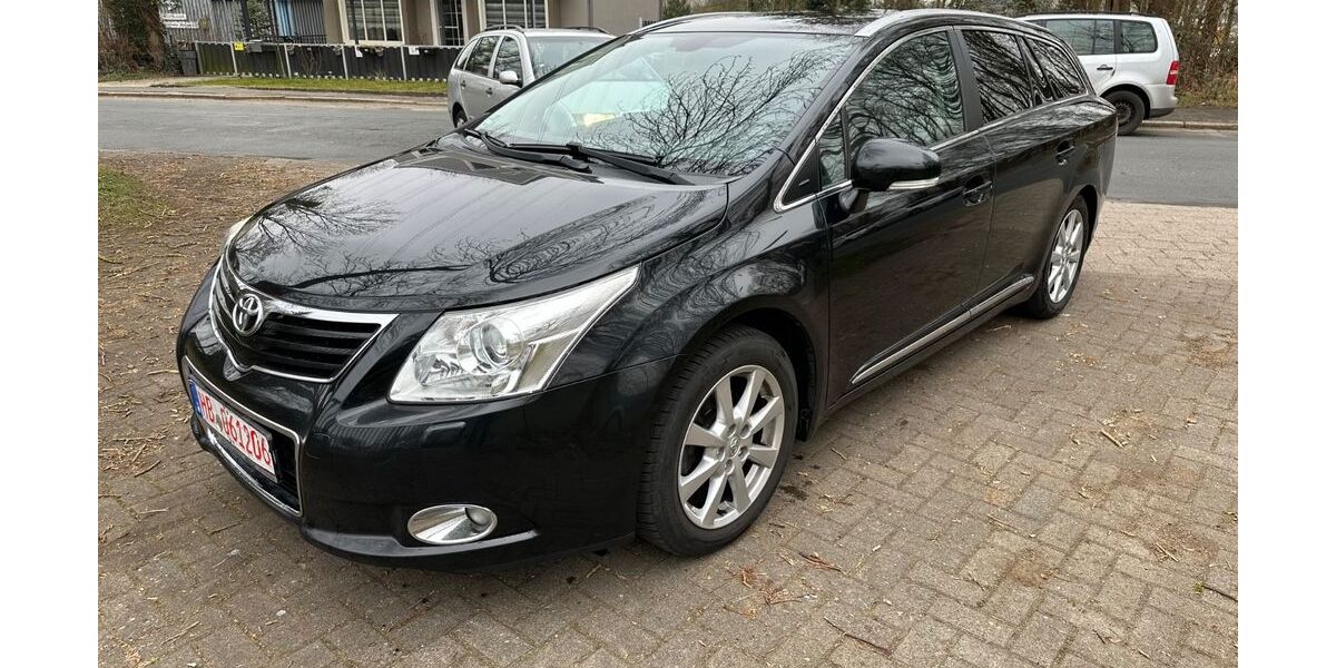 Toyota Avensis 273.400 km 4.980 &euro; Bremen 28215