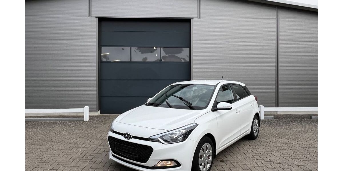 Hyundai i20 64.379 km 9.999 &euro; Ganderkesse 27777