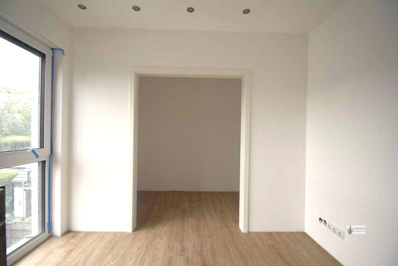 Penthouse - Wohnung Neubau 2 Zimmer zum 1.7. 2026 mit Rollläden + Stellplatz ohne Küche - Einfamilienhaus Weyhe Leeste | Angebot:26764876