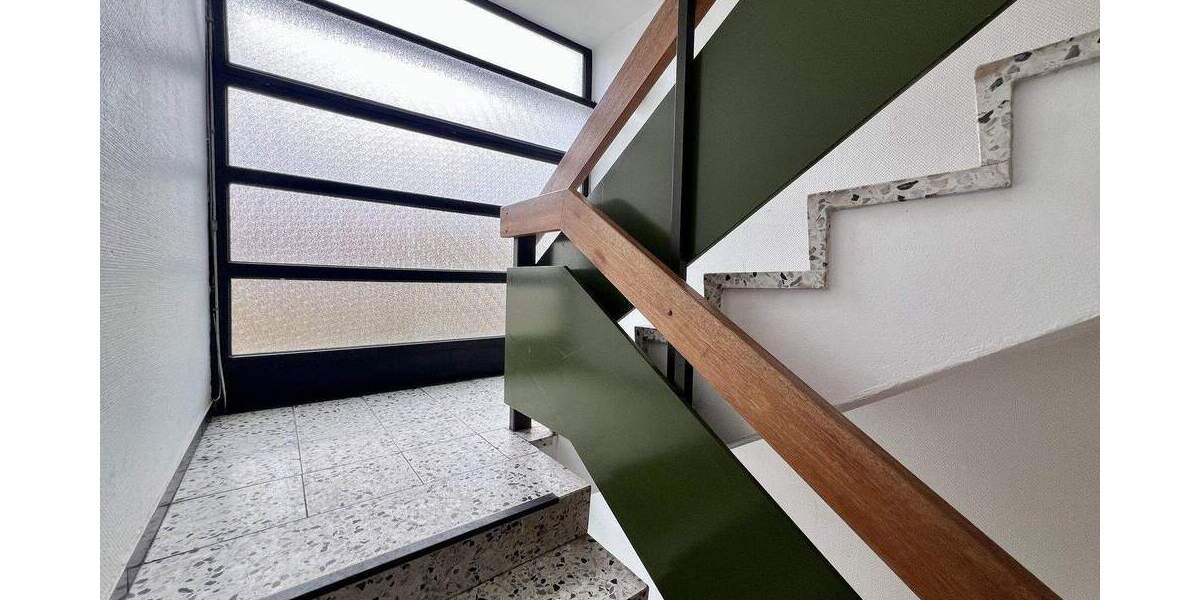 Wunderschöne 3-Zimmer-Wohnung mit Loggia und Tiefgaragenstellplatz 3 zimmer