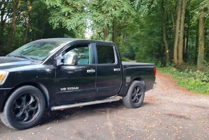 Nissan Titan 93.000 km 8.900 &euro; Bremen 26624