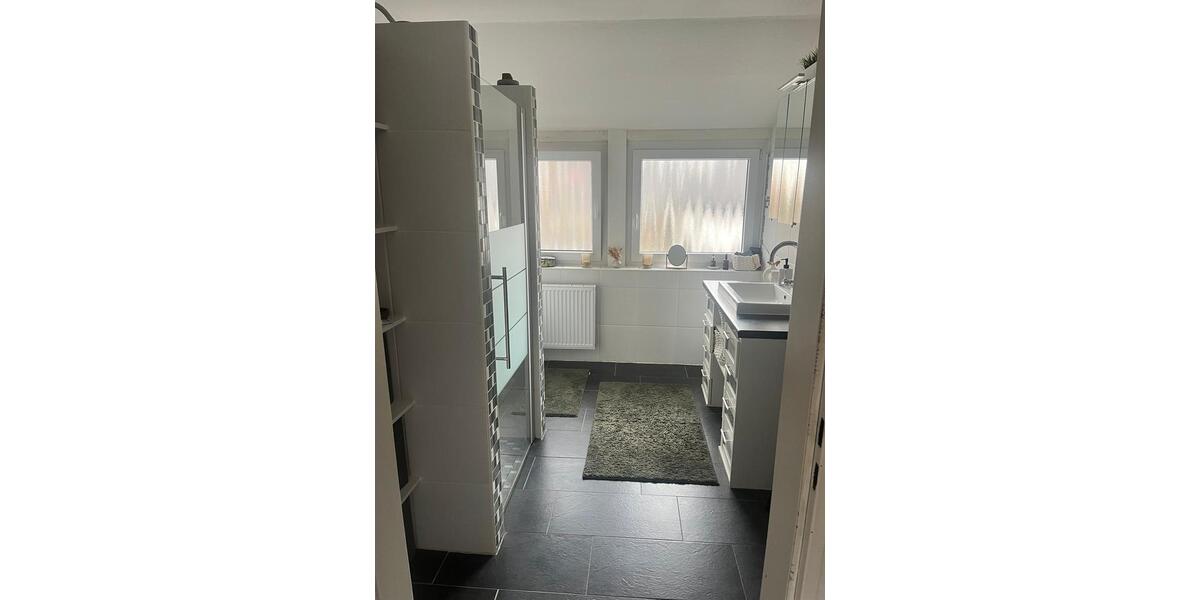 Dachgeschoßwohnung Schwanewede - 3.5 Zimmer, 120 m&sup2;, 900&euro; | Angebot:25368322