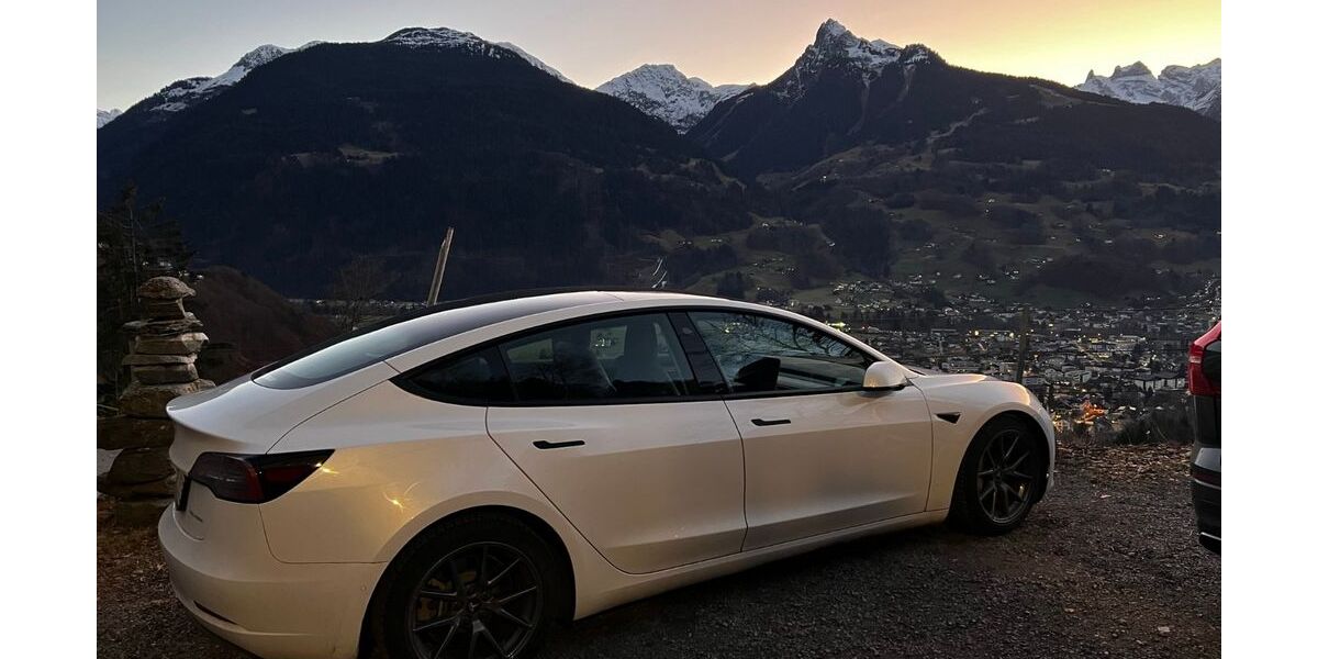 Tesla Model 3 81.000 km 26.500 &euro; Hude 27798