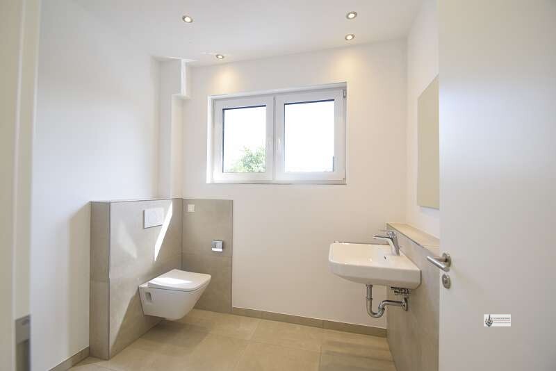 Hoch moderne Penthouse-Wohnung Neubau zum 1.7.2026 Rollläden+Stellplatz+Dachterrasse mit Einbauküche - Einfamilienhaus Weyhe Leeste | Angebot:26888273