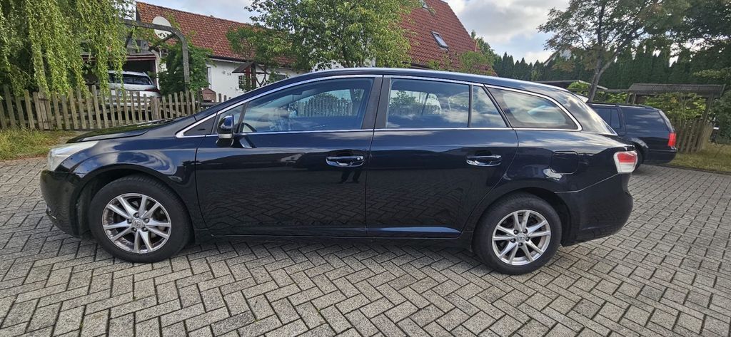Toyota Avensis 263.680 km 2.999 € Bremen 28207