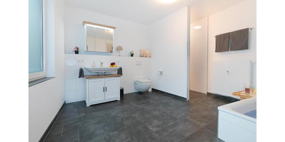 Erdgeschoßwohnung Weyhe - 3.5 Zimmer, 149 m&sup2;, 1.296&euro; | Angebot:23909653