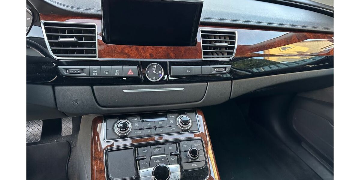 Audi A8 198.000 km 19.200 &euro; Bremen 28217