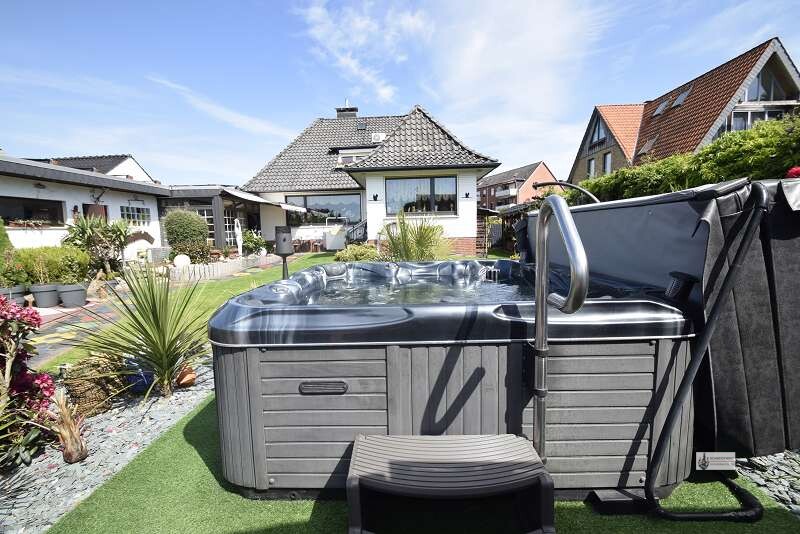 Urlaubsfeeling jeden Tag – Modernes Einfamilienhaus mit Pool, Whirlpool & PV-Anlage - Einfamilienhaus Syke Syke | Angebot:27090927