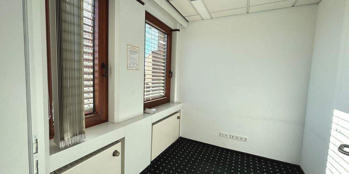 Gewerbeobjekt Stuhr Brinkum - 7 Zimmer, 150 m&sup2;, 285.000&euro; | Angebot:25671464