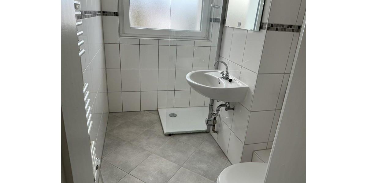 Ideal für eine Familie ! Große, renovierte Wohnung mit superflacher Dusche 3 zimmer