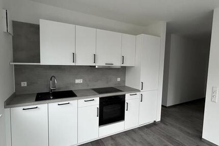 Charmante 2-Zimmer-Wohnung im Obergeschoss mit moderner Einbauküche zimmer