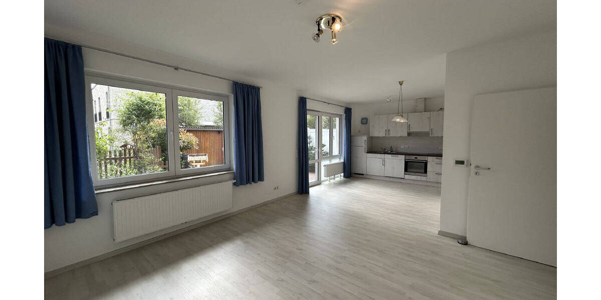 Keine Käuferprovision ! Helle Erdgeschosswohnung mit überdachtem Eingang, Terrasse und Stellplatz 2 zimmer