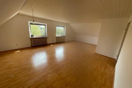 3-Zimmer Dachgeschoßwohnung mit Einbauküche-sofort frei