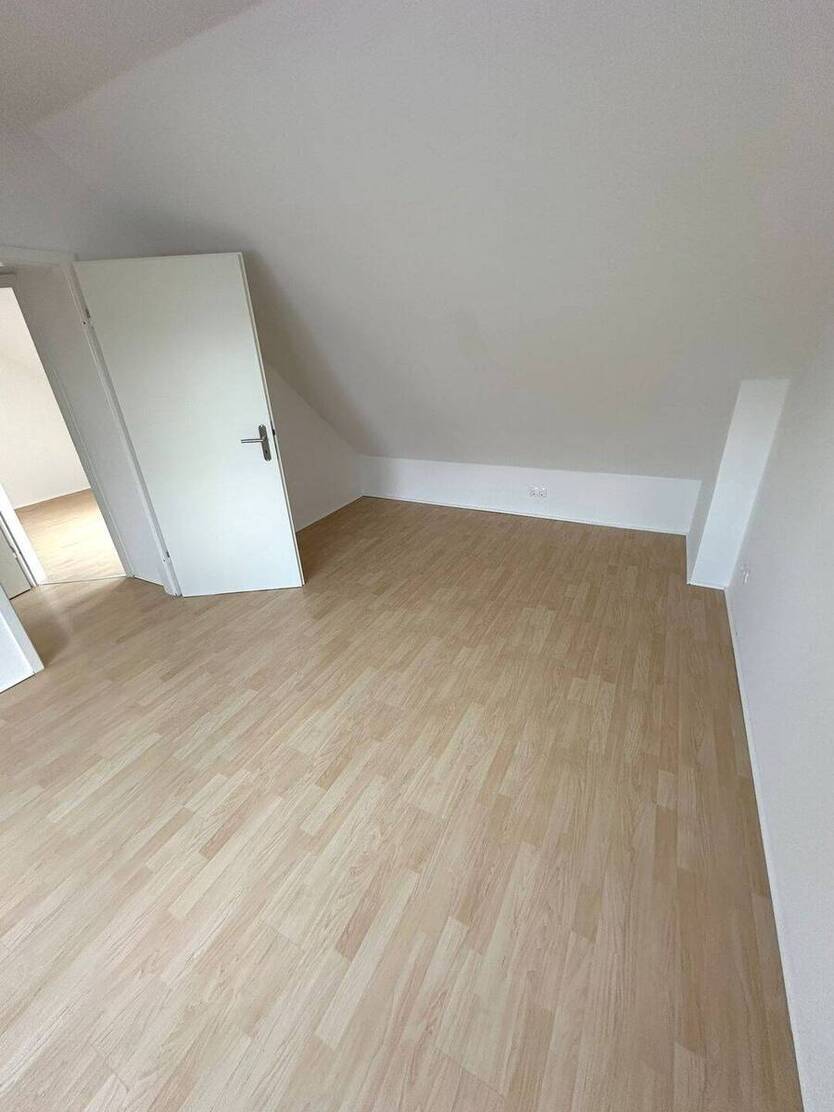 4 ZKB mit Balkon über 2 Etagen im Dachgeschoss eines 3 Familienhauses in Bremen Oslebshausen zu vermieten 4 zimmer