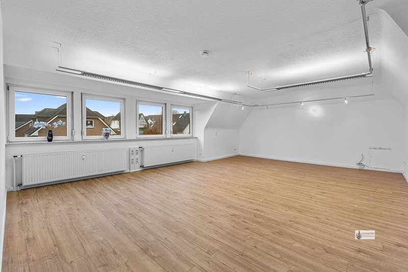 Wohnen und Arbeiten unter einem Dach +2.500 m² Waldgrundstück Sauna+Holzhäuschen Wintergarten+Kamin - Zweifamilienhaus Syke | Angebot:24213006