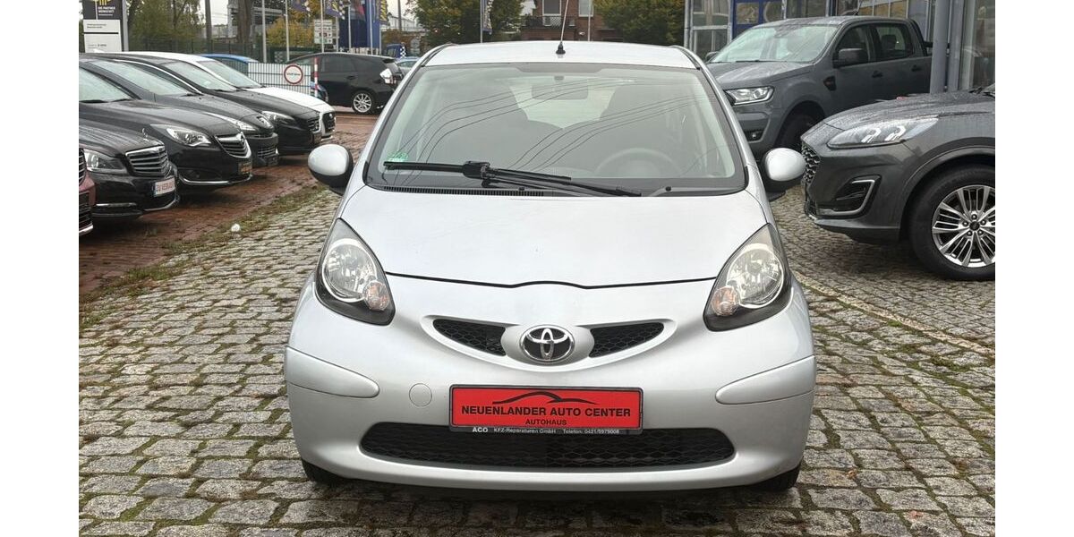 Toyota Aygo (X) 177.000 km 2.299 € Bremen 28199