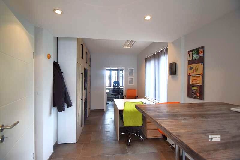 Modernes Bürogebäude Möbliert mit großer Lagerhalle und Carport mit Stellplätzen - Gewerbeobjekt Stuhr / Seckenhausen Seckenhausen | Angebot:26844641