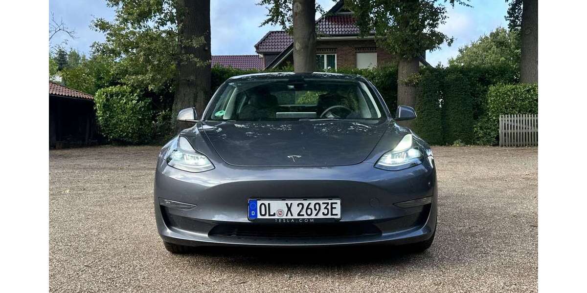 Tesla Model 3 54.257 km 29.300 &euro; Ganderkesee 27777