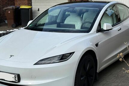 Tesla Model 3 25.880 km 36.900 &euro; Bremen 28779