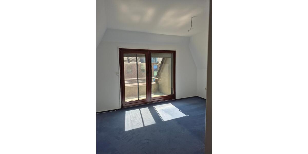 Dachgeschoßwohnung Bremen Blumenthal - 3 Zimmer, 90 m&sup2;, 750&euro; | Angebot:26564778