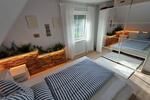 Attraktive DHH mit 5 Zimmern, überdachter Terrasse, PV, WP, FBH