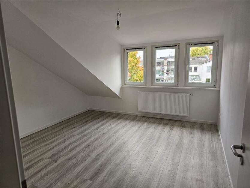Geheimtipp im Viertel 2 ruhige, helle, geräumige Zimmer über den Dächern der Mathildenstrasse. Erstbezug nach Sanierung. Ideal für Single oder Pa 2 zimmer