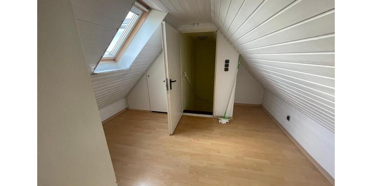 Dachgeschoßwohnung Bremen Hemelingen - 2.5 Zimmer, 70 m&sup2;, 179.000&euro; | Angebot:26865849