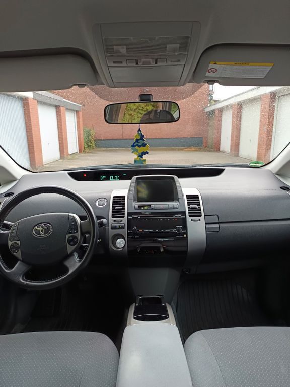 Toyota Prius 102.000 km 7.500 € Bremen 28327