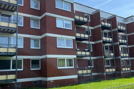 Gepflegte 4 Zimmer Wohnung, 3. OG, ruhige Lage, Balkon, Küche 4 zimmer