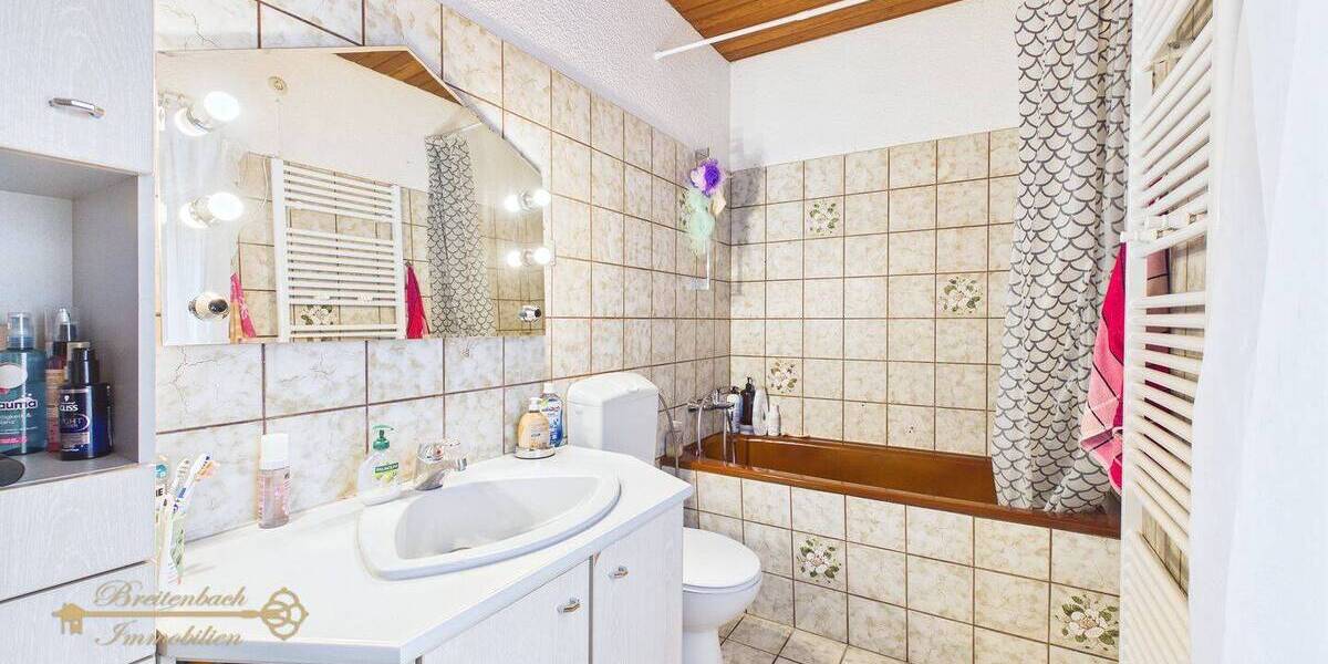 Mehrfamilienhaus, Wohnhaus Achim Uesen - 7 Zimmer, 220 m&sup2;, 430.000&euro; | Angebot:26875038