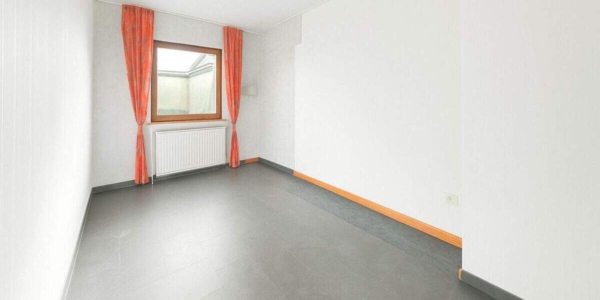 Großzügiges Ein- Zweifamilienhaus in Bookholzberg 8 zimmer