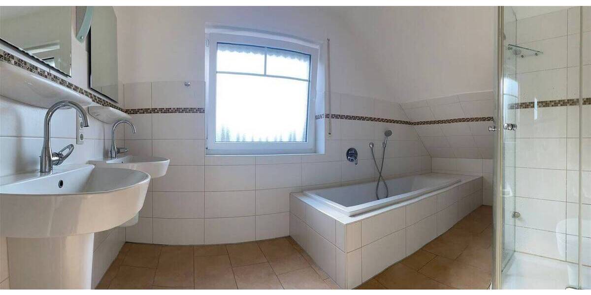 Privatstraße- gepflegtes Einfamilienhaus mit Doppelcarport 6 zimmer