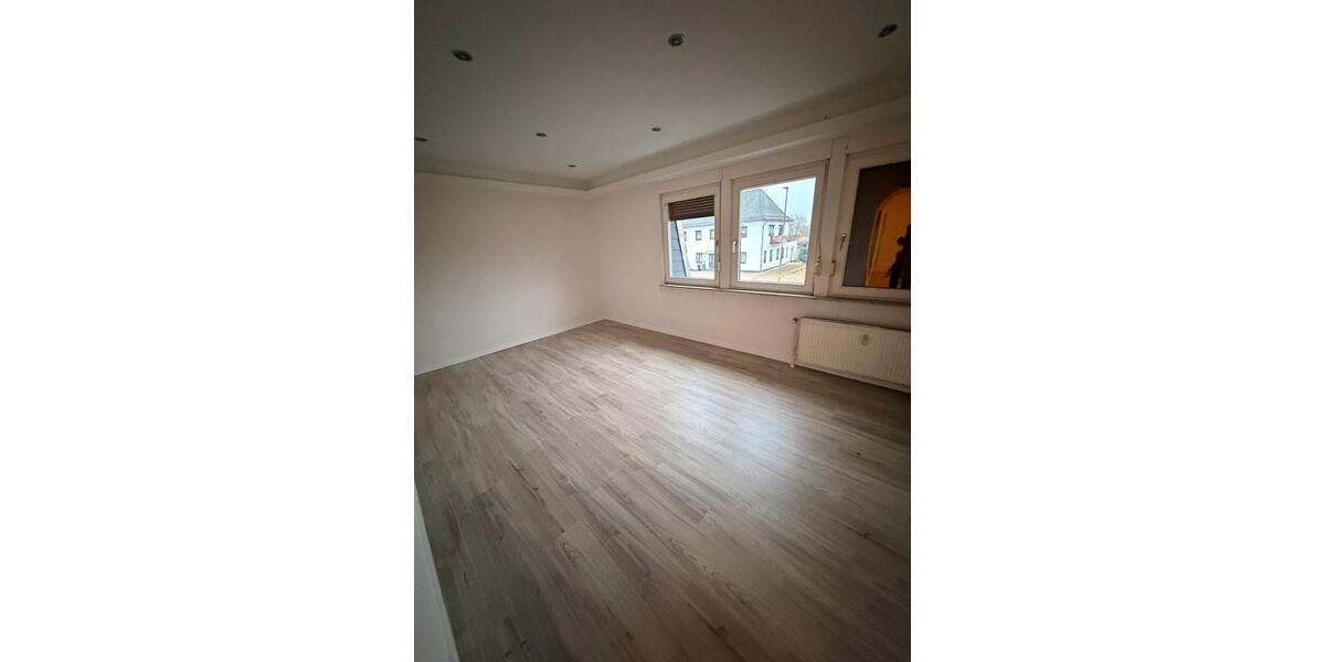 Dachgeschoßwohnung Bremen Neustadt - 6.5 Zimmer, 158 m&sup2;, 1.800&euro; | Angebot:25236213