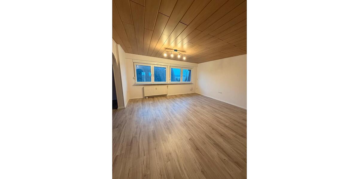 Dachgeschoßwohnung Bremen Neustadt - 6.5 Zimmer, 158 m&sup2;, 1.800&euro; | Angebot:25236213
