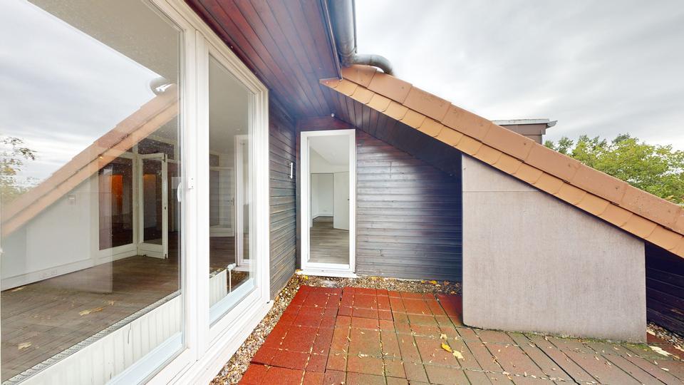 MAGELLAN REAL ESTATE: Charmante Wohnung im Dachgeschoss einer historischen Stadtvilla am Osterdeich 4 zimmer