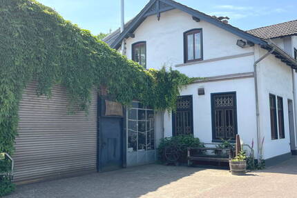 PURNHAGEN-IMMOBILIEN - Großzügiges Zweifamilienhaus mit Gewerbefläche in zentraler Lage von Lesum 8 zimmer