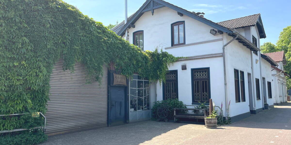 PURNHAGEN-IMMOBILIEN - Großzügiges Zweifamilienhaus mit Gewerbefläche in zentraler Lage von Lesum 8 zimmer