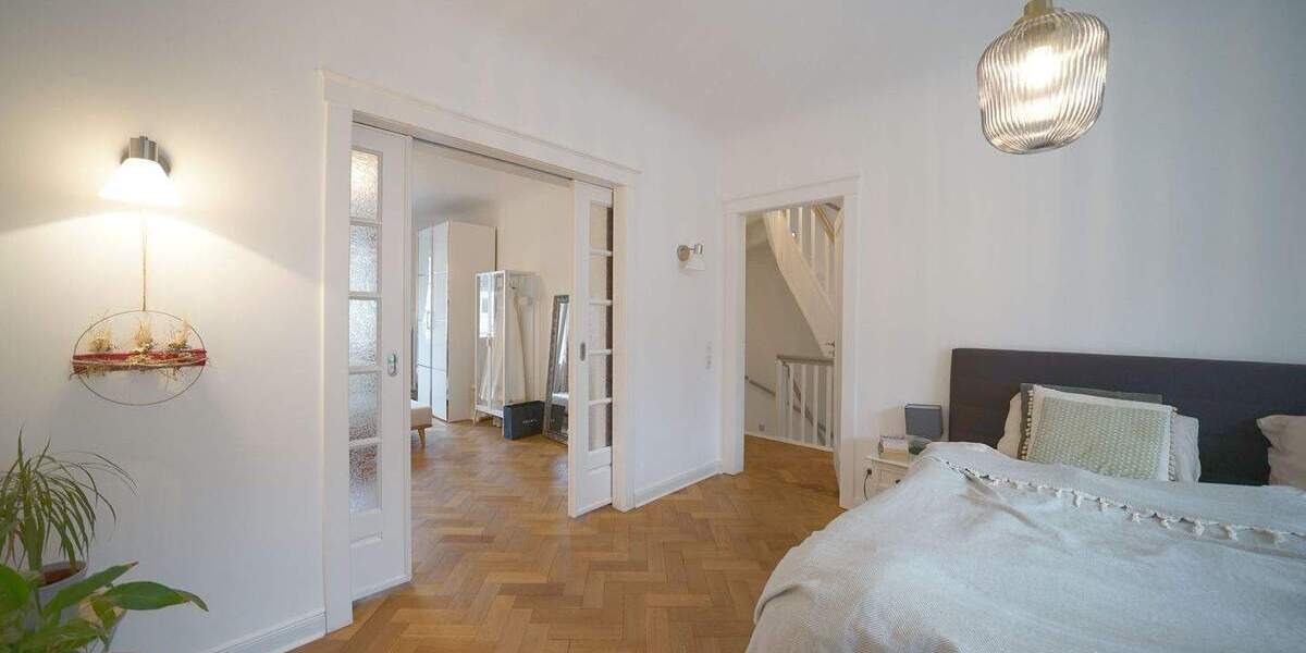 Reihenmittelhaus Bremen Schwachhausen - 8 Zimmer, 207 m&sup2;, 949.000&euro; | Angebot:25769345