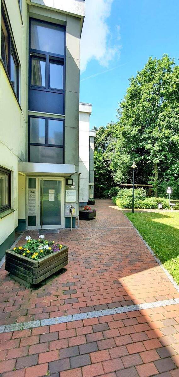 Vielseitig nutzbare Gewerbefläche in der Lesumer Heerstraße mit Schwimmbadnutzung. 6 zimmer