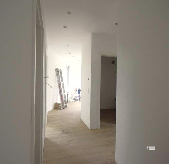 Hoch moderne Penthouse-Wohnung Neubau zum 1.7.2026 Rollläden + Stellplatz + Dachterrasse ohne Küche - Einfamilienhaus Weyhe Leeste | Angebot:26774140