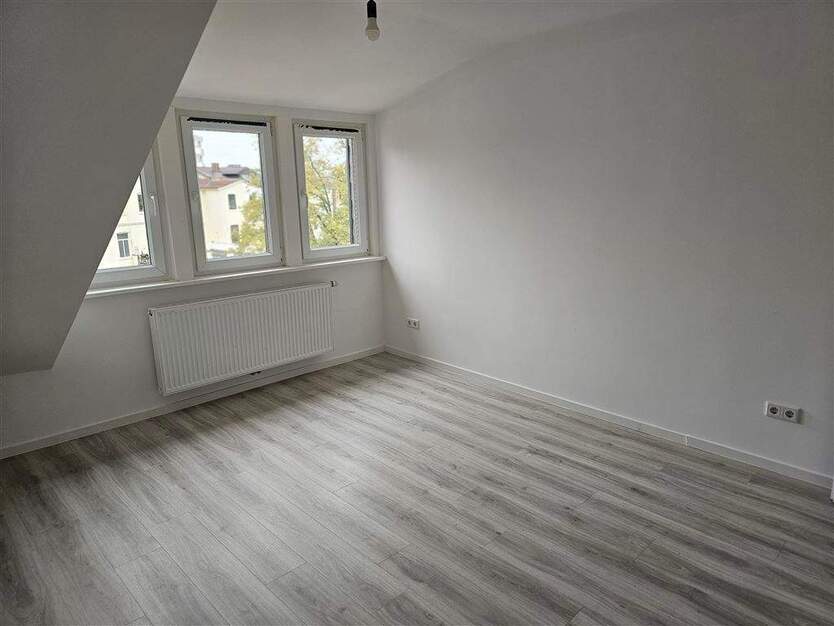 Geheimtipp im Viertel 2 ruhige, helle, geräumige Zimmer über den Dächern der Mathildenstrasse. Erstbezug nach Sanierung. Ideal für Single oder Pa 2 zimmer